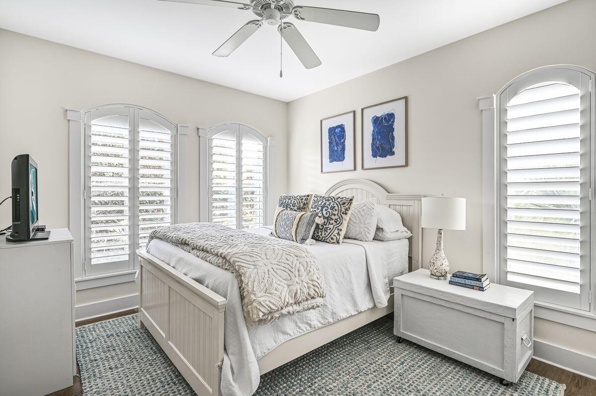 SEAVIEW VILLAS - Residential