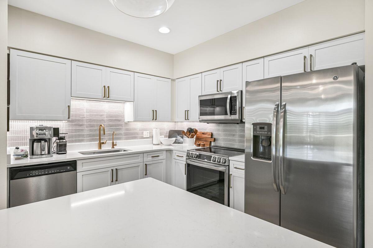 SEAVIEW VILLAS - Residential