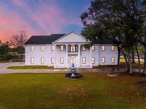 Photo of 680 Mallet Bayou Road, Freeport, FL 32439 (MLS # 972332)