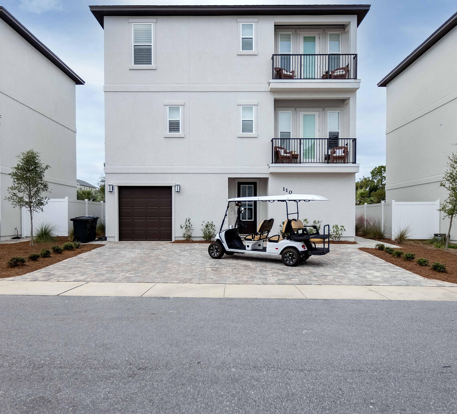 HIDDEN PALMS - Residential