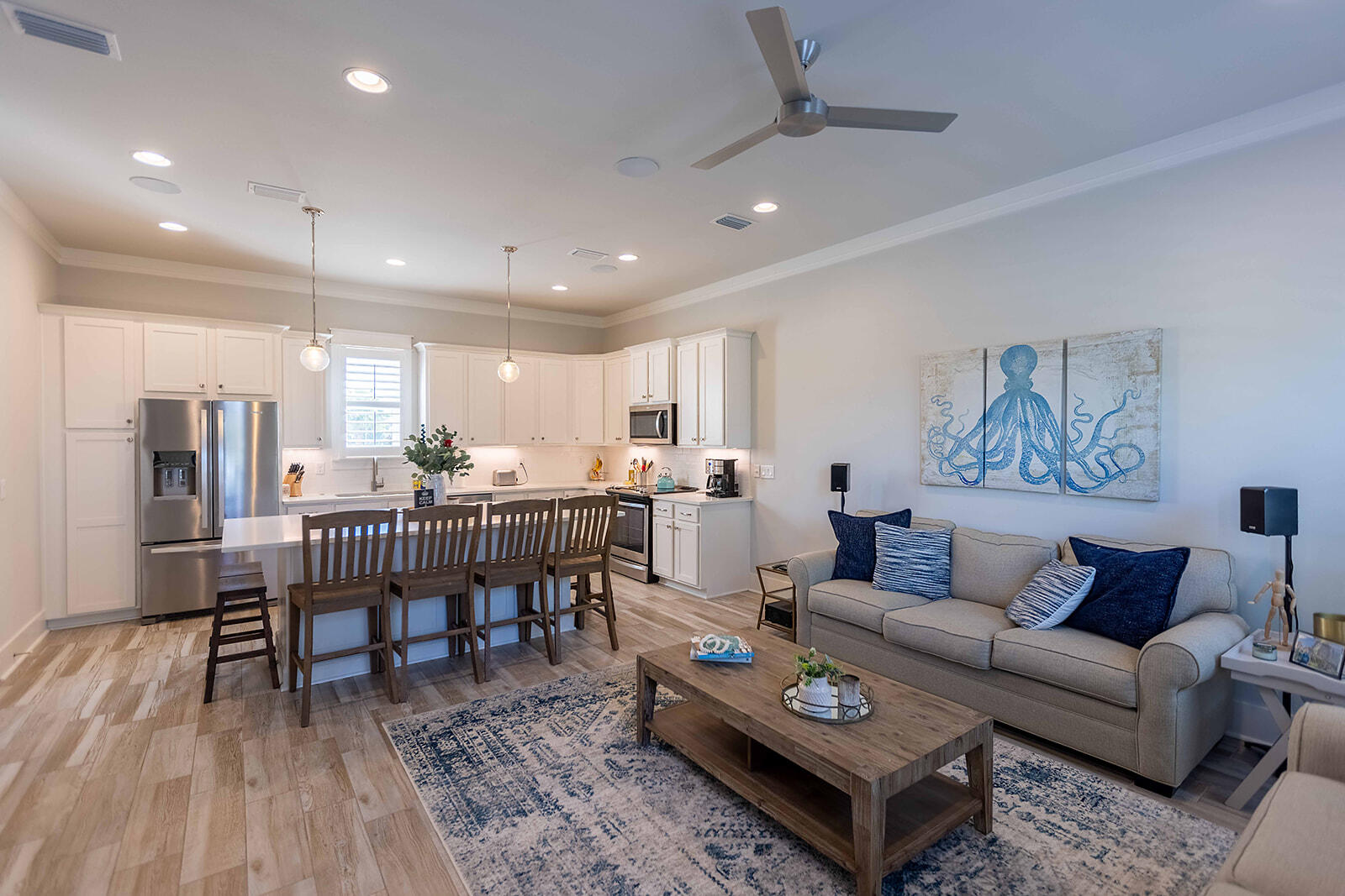 HIDDEN PALMS - Residential