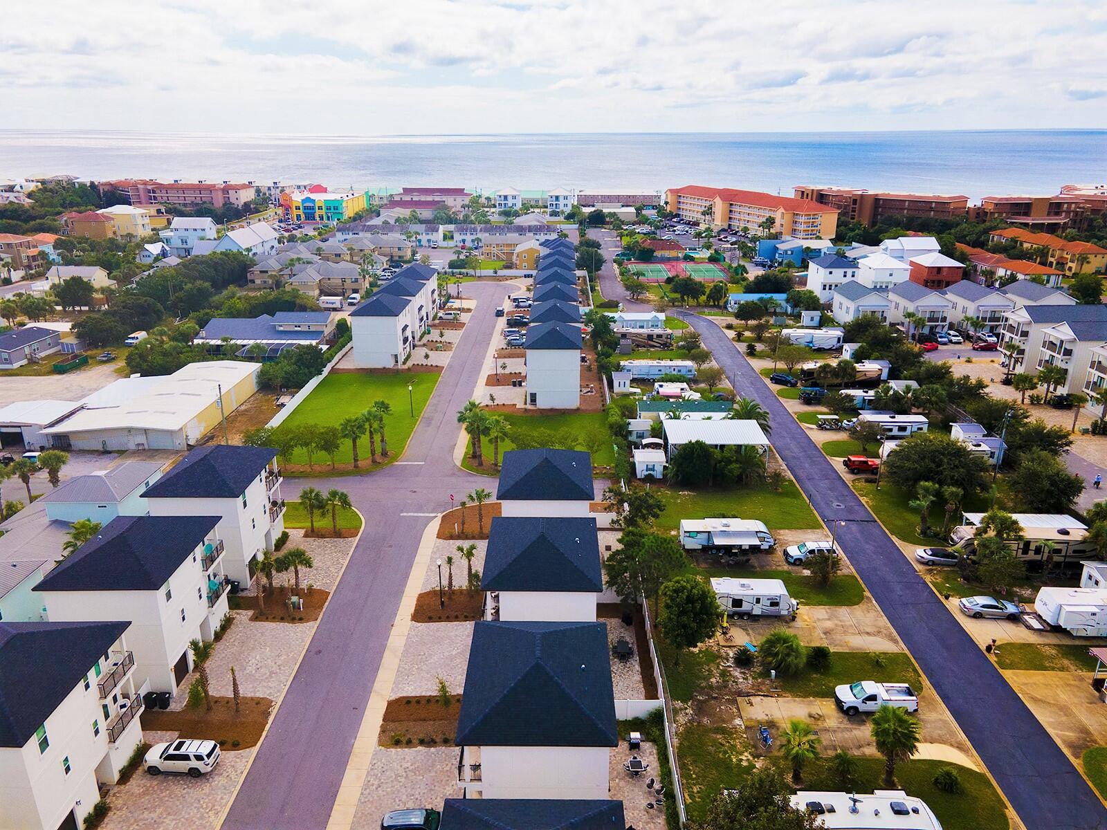 HIDDEN PALMS - Residential