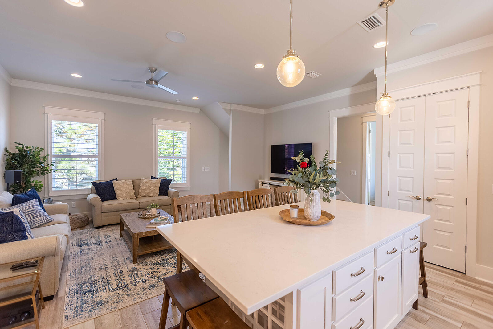 HIDDEN PALMS - Residential