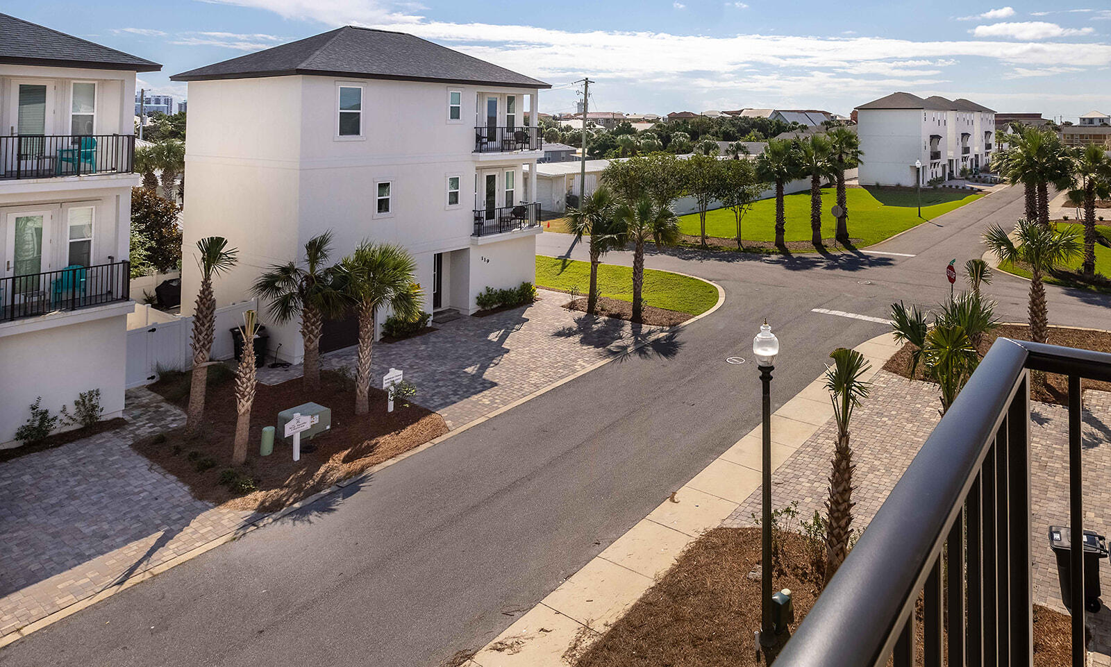 HIDDEN PALMS - Residential