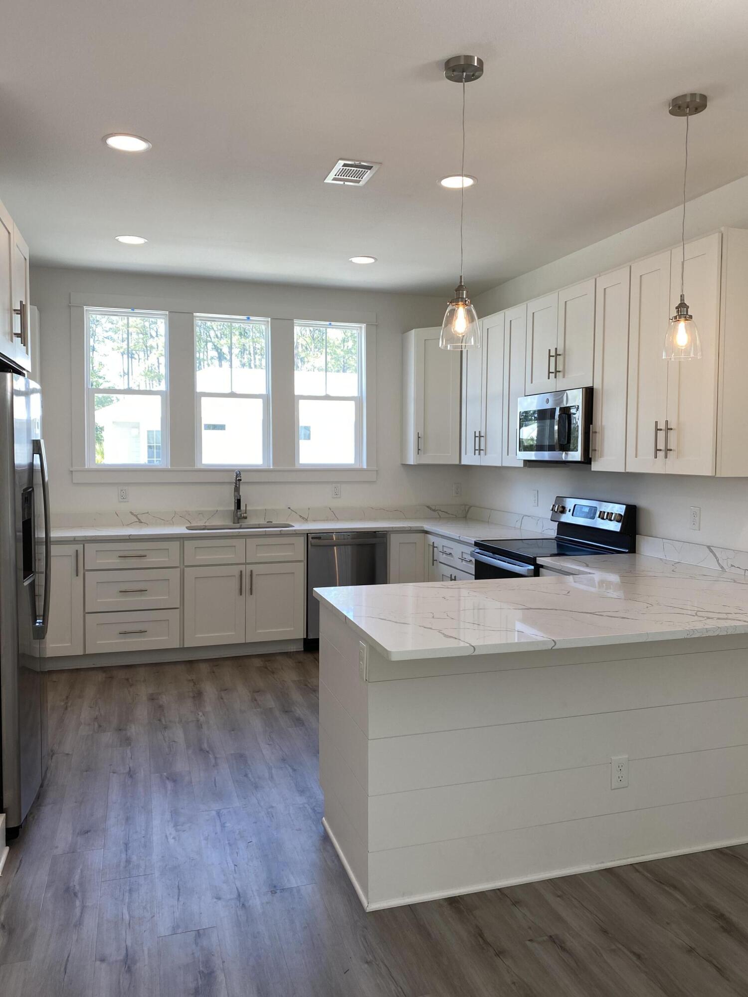 LIGHTHOUSE POINTE - Residential