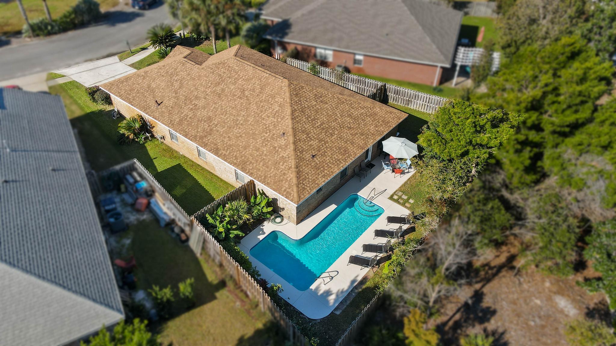 PARADISE RETREAT - Residential