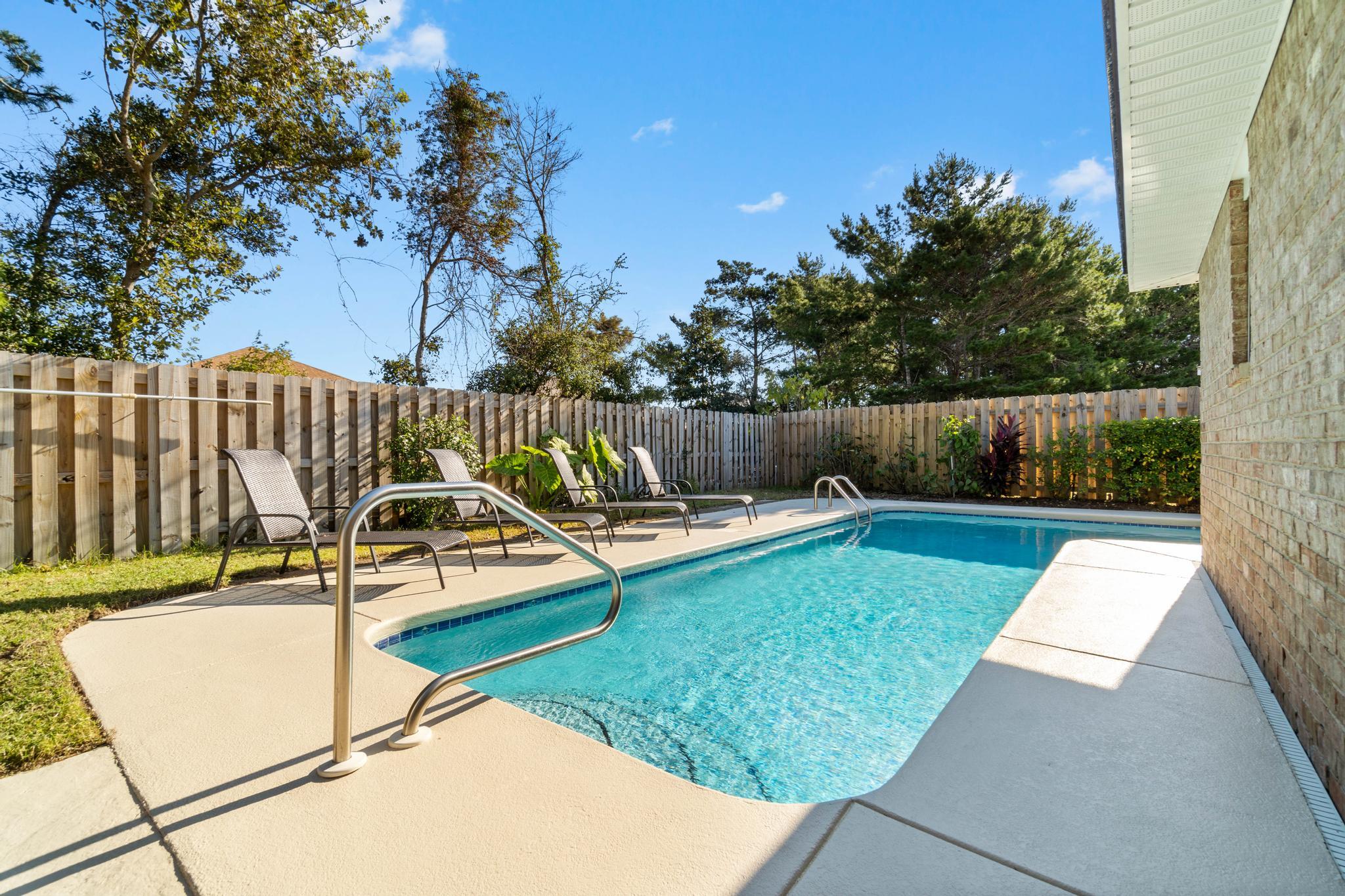 PARADISE RETREAT - Residential