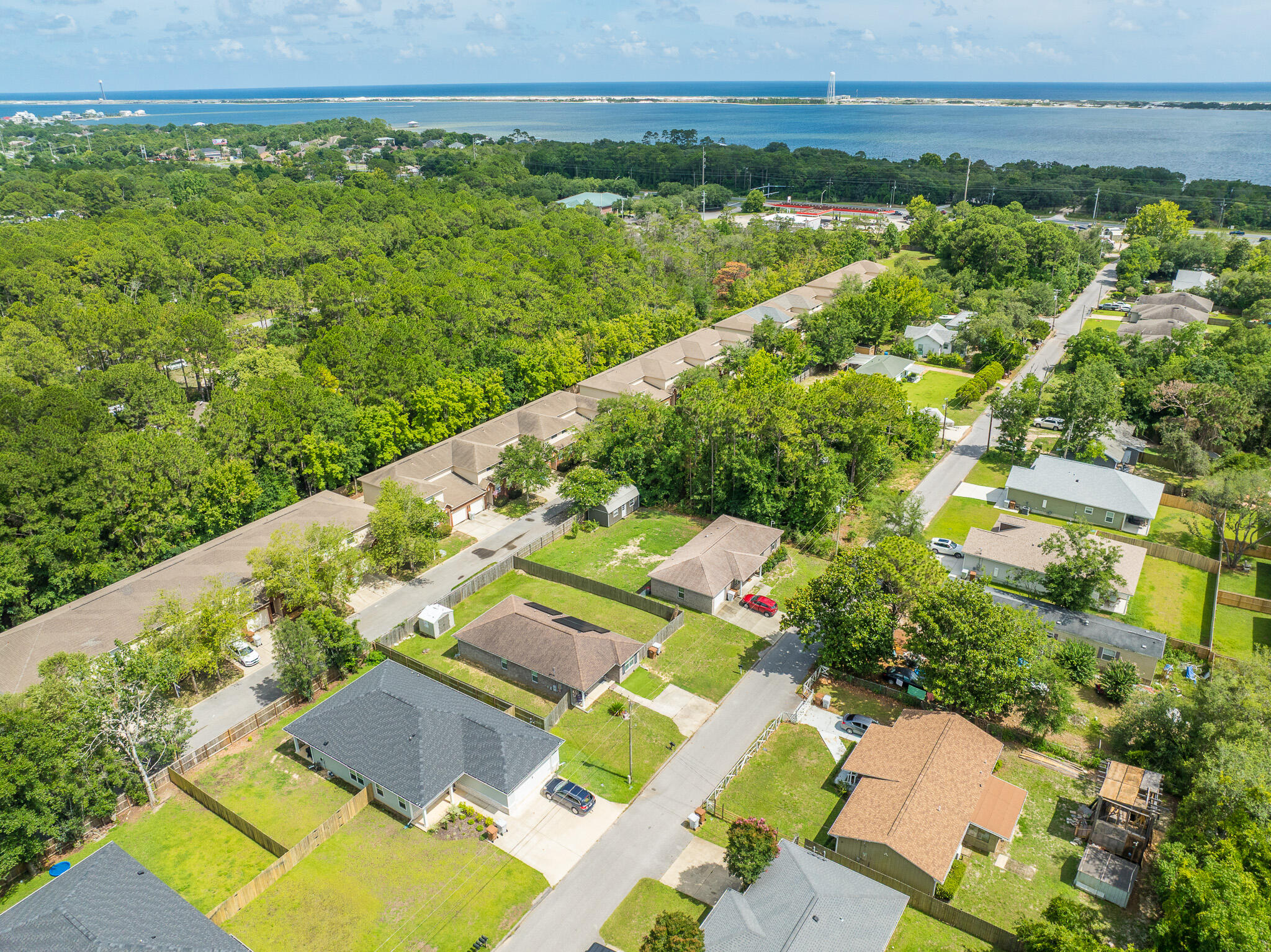 CRESCENT SHORES - Residential