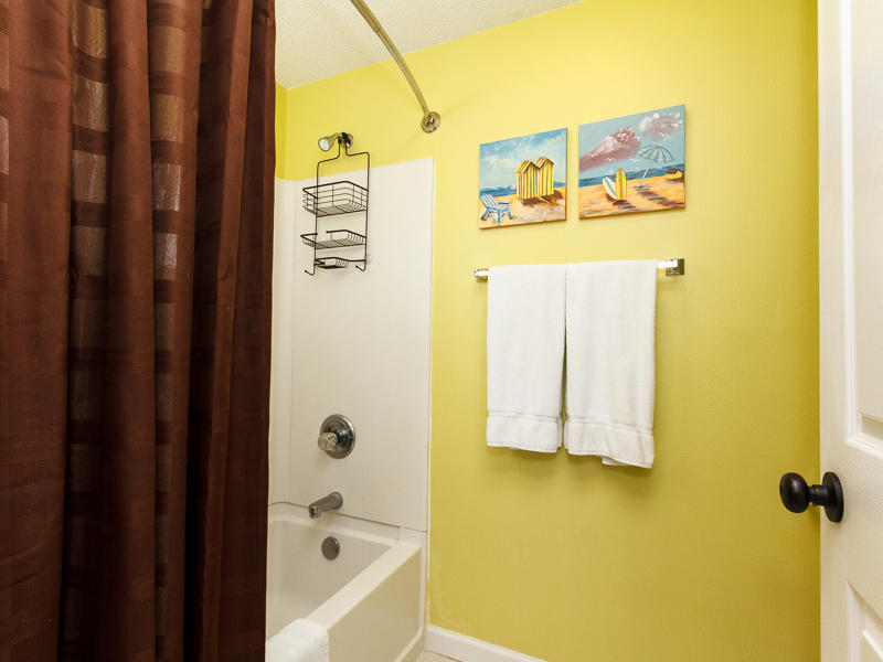 EMERALD TOWERS WEST CONDO - Residential