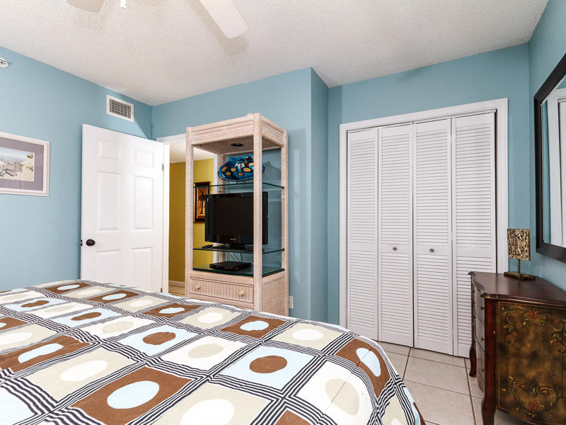 EMERALD TOWERS WEST CONDO - Residential