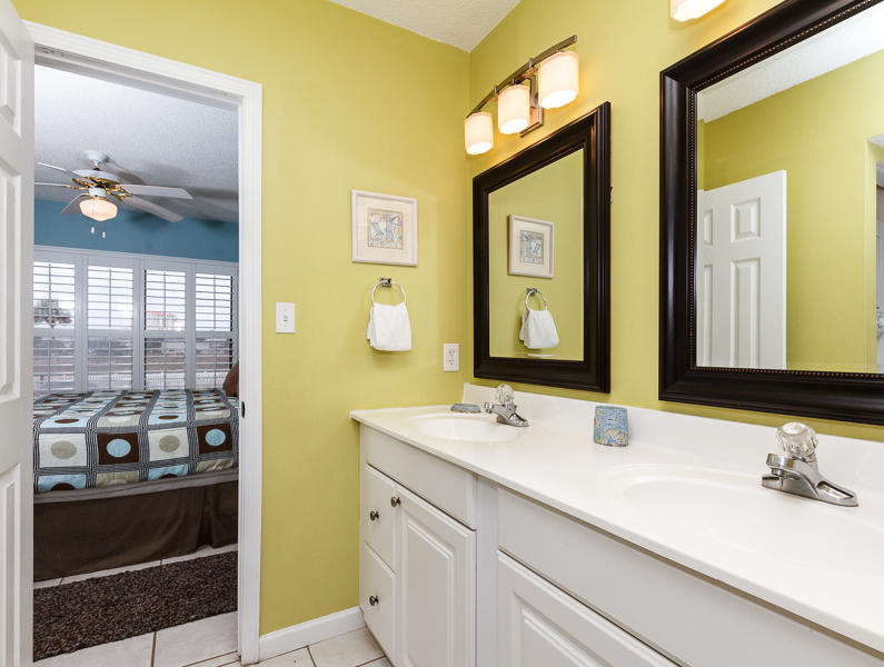 EMERALD TOWERS WEST CONDO - Residential