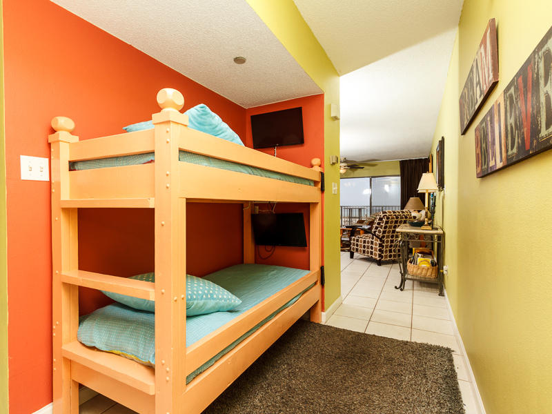 EMERALD TOWERS WEST CONDO - Residential