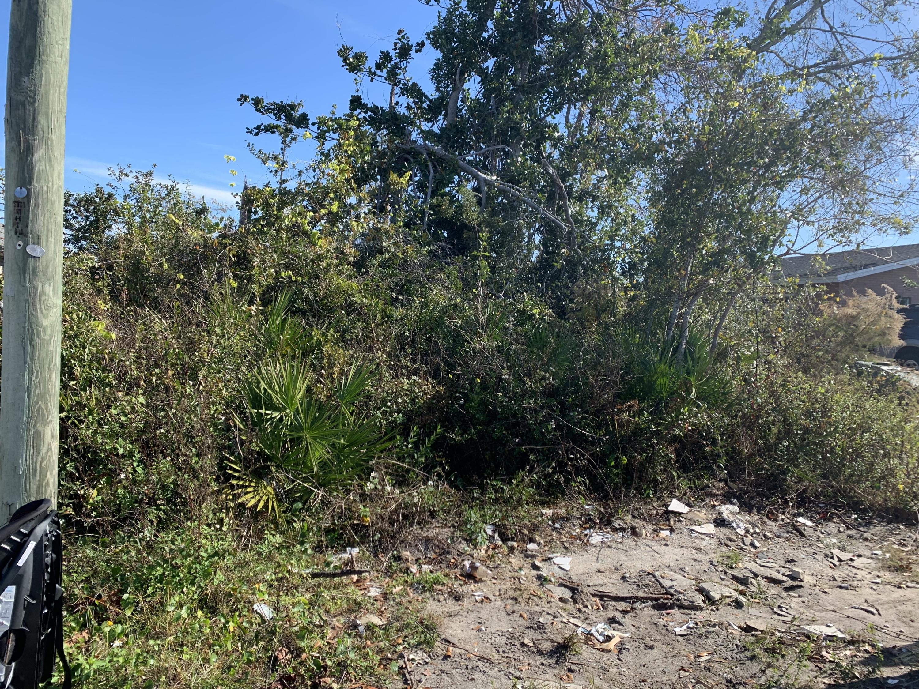 NO RECORDED SUBDIVISION - Land