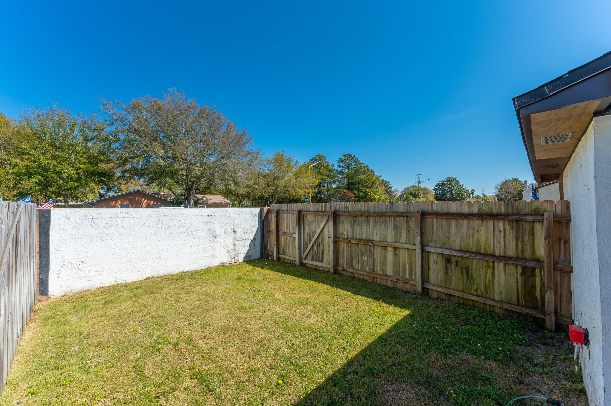 INDIAN HILLS - Residential Lease