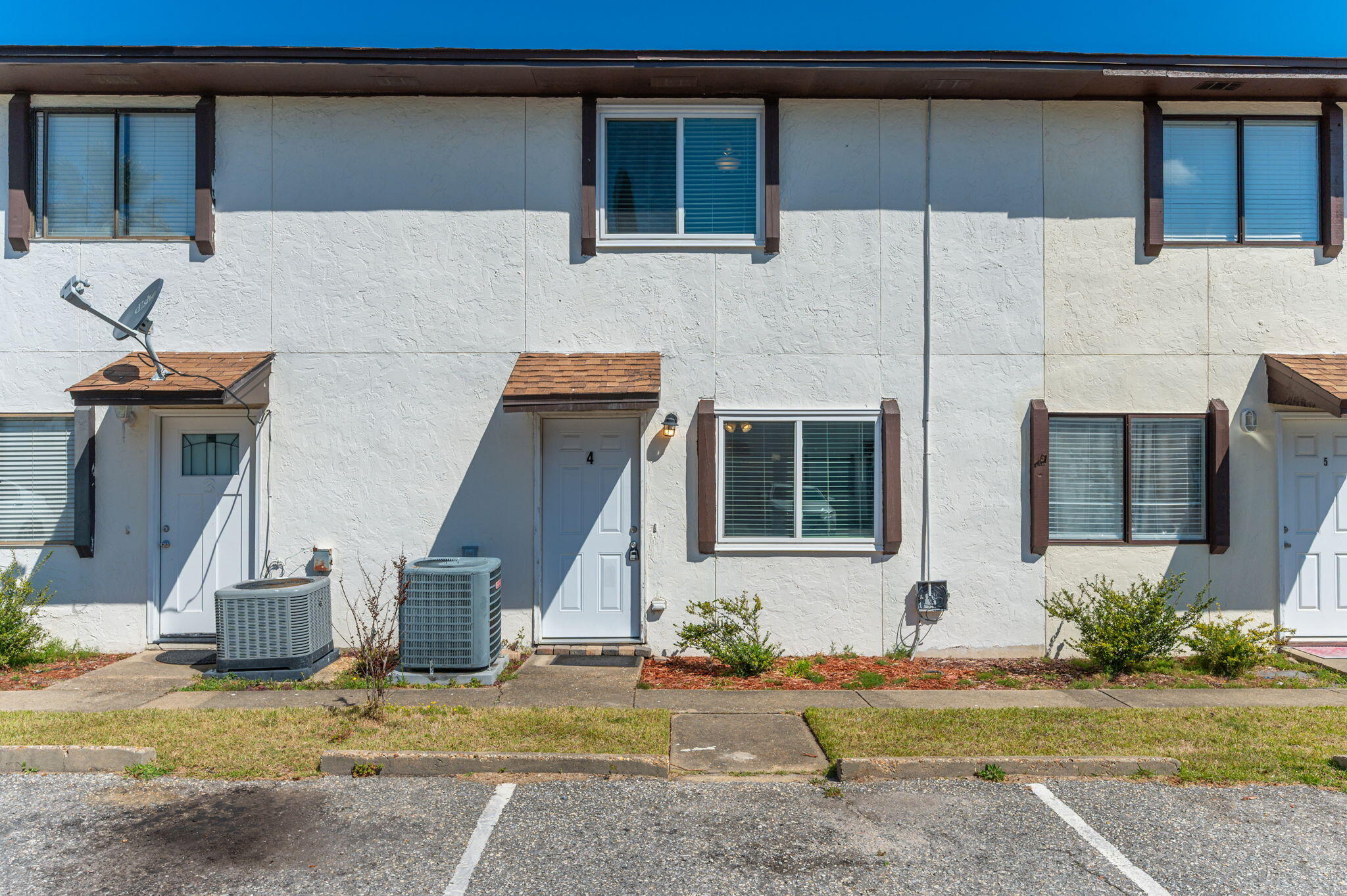 INDIAN HILLS - Residential Lease