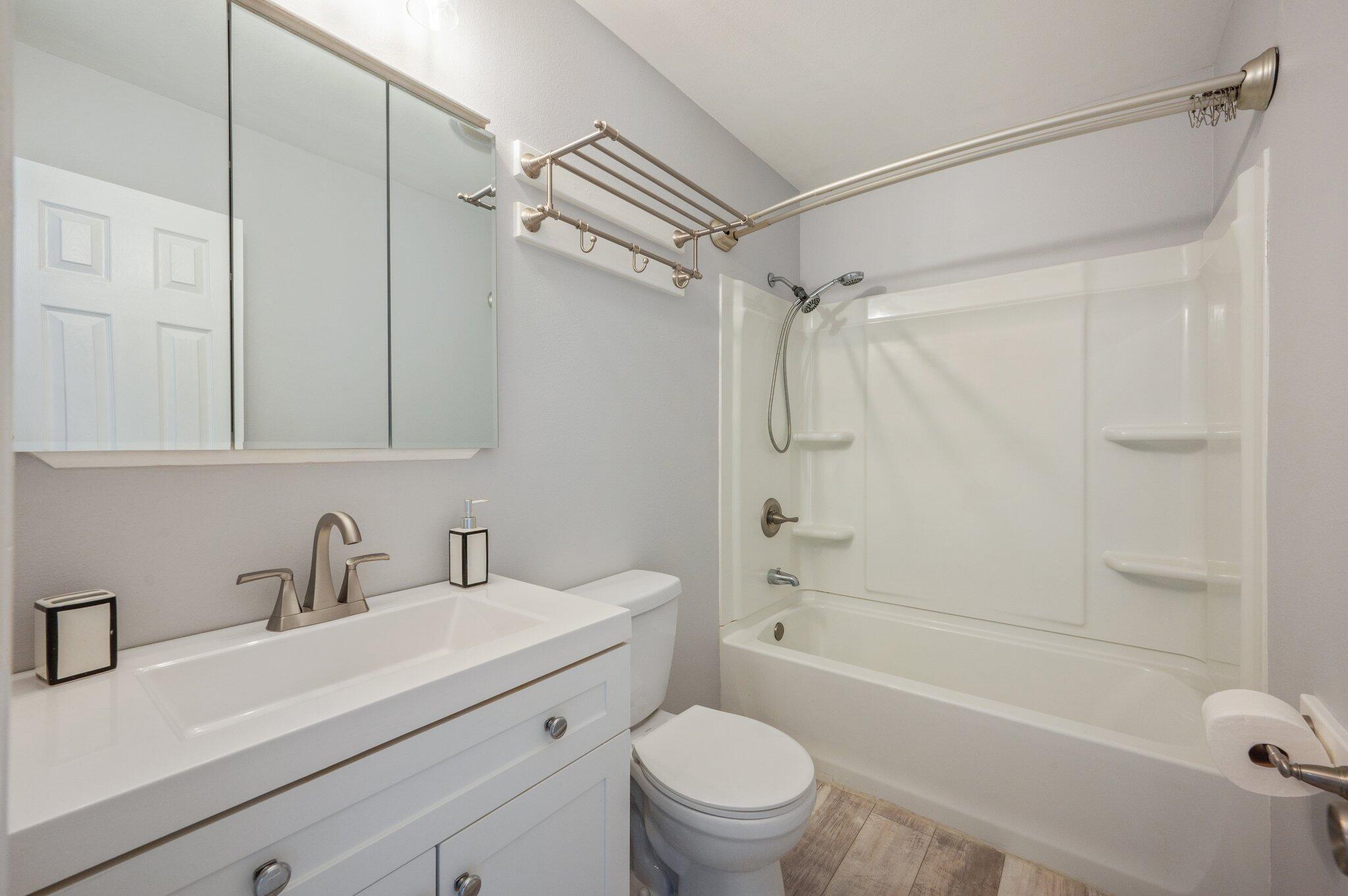 INDIAN HILLS - Residential Lease