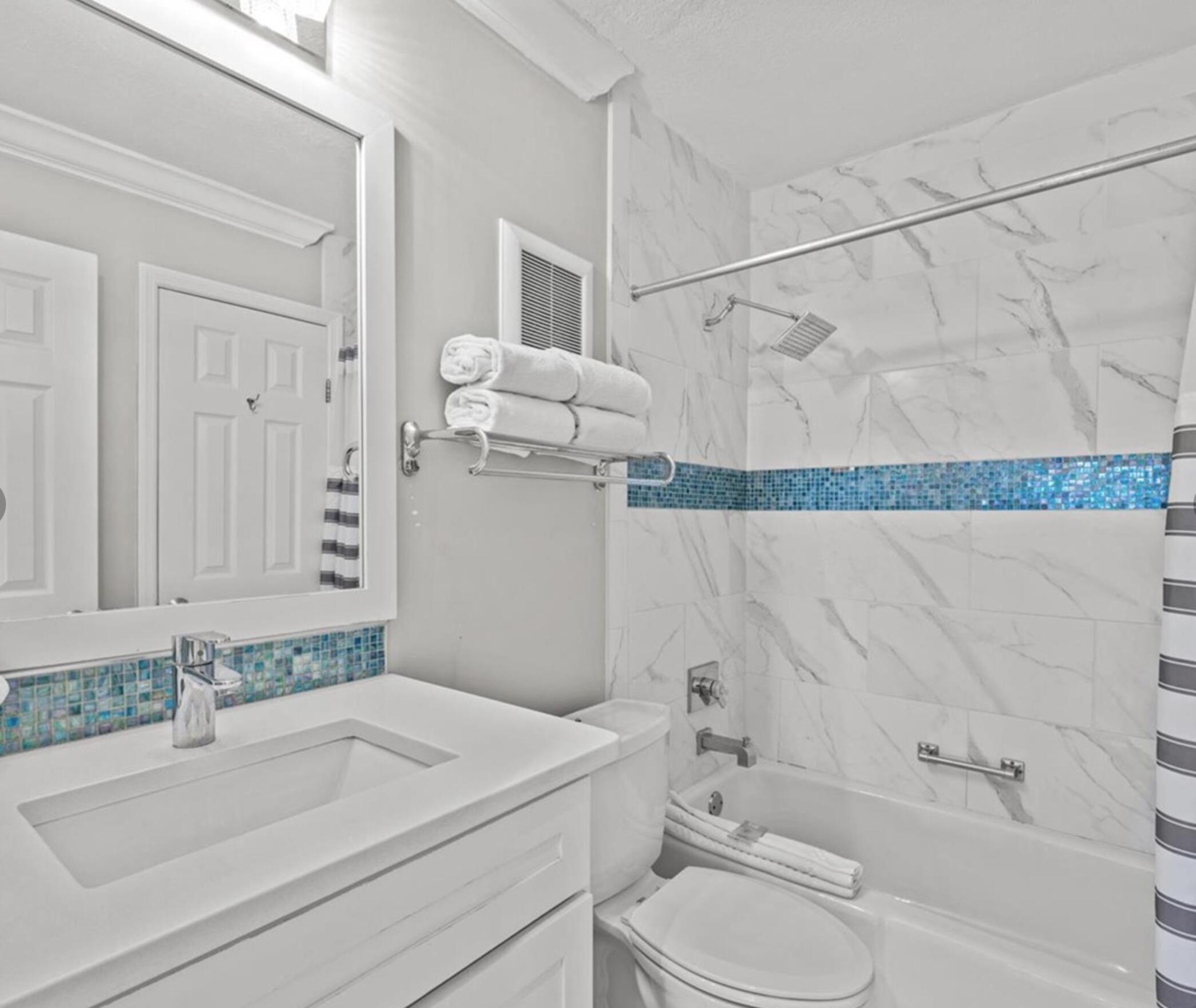 HOLIDAY SURF & RACQUET CLUB - Residential