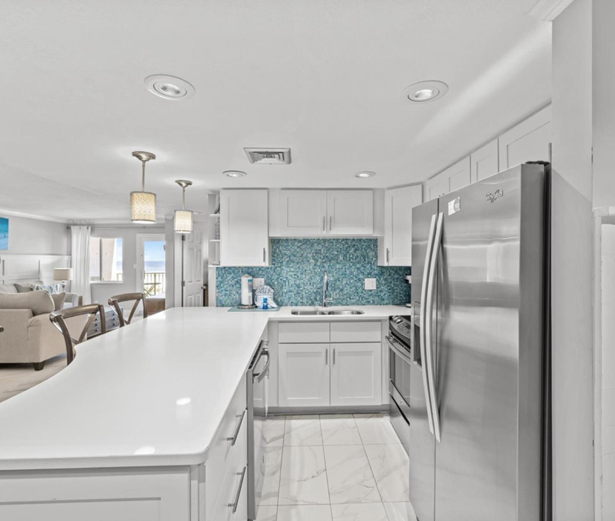 HOLIDAY SURF & RACQUET CLUB - Residential