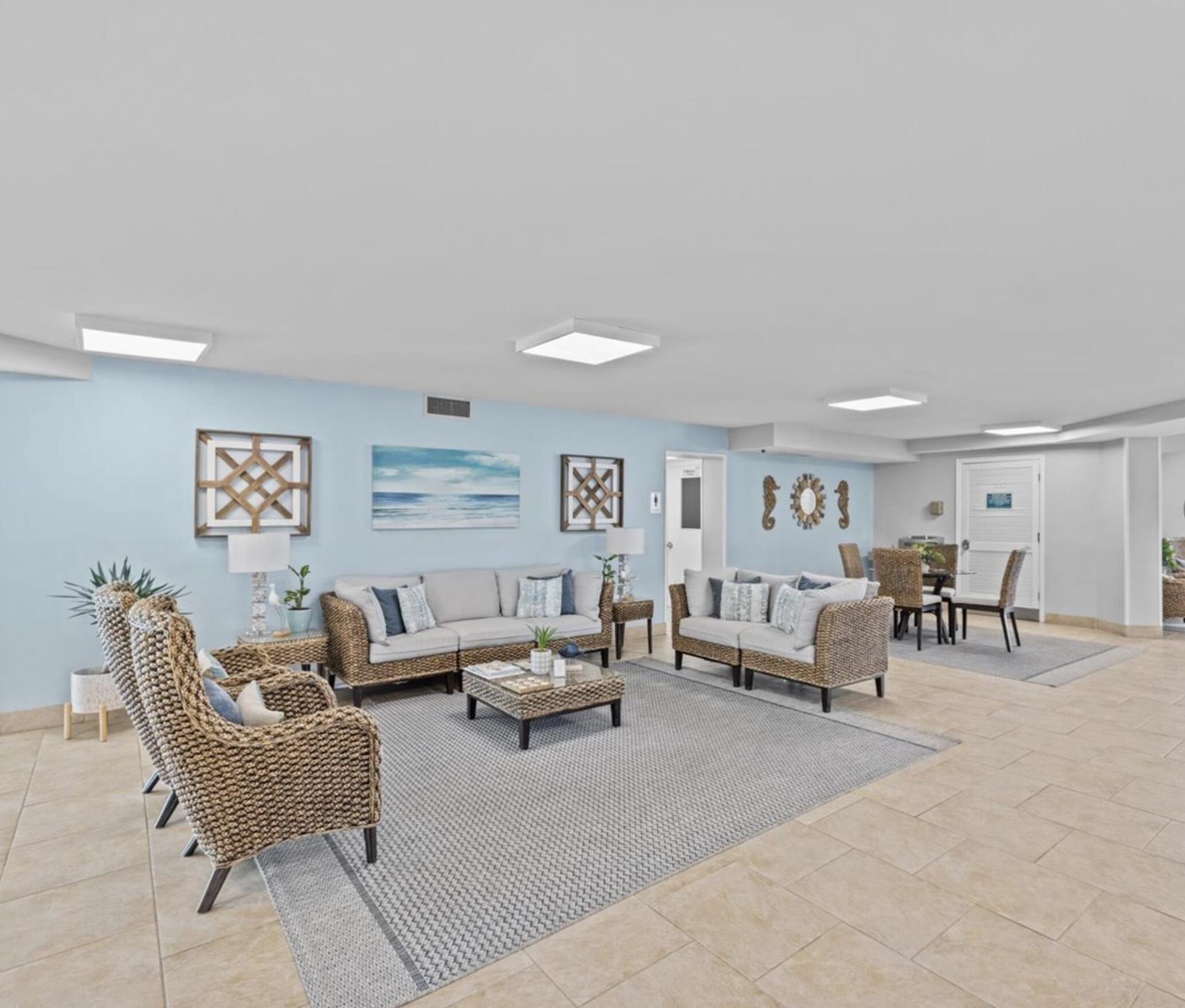 HOLIDAY SURF & RACQUET CLUB - Residential