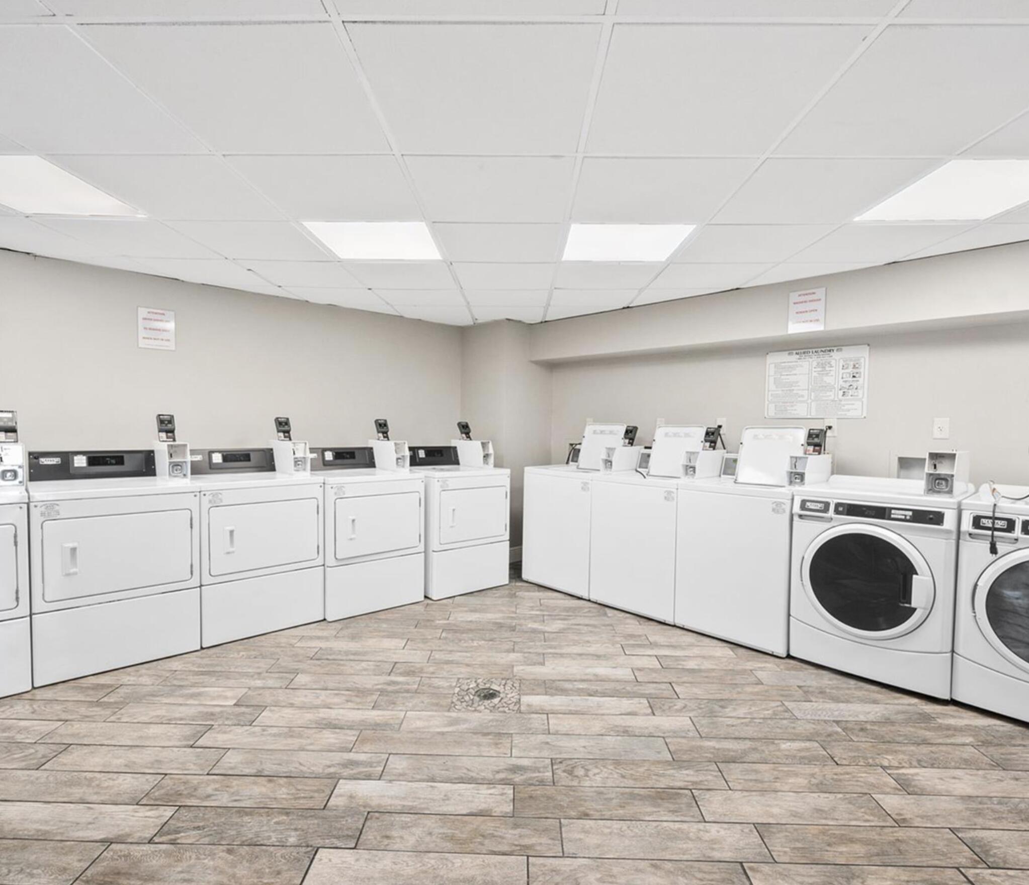 HOLIDAY SURF & RACQUET CLUB - Residential