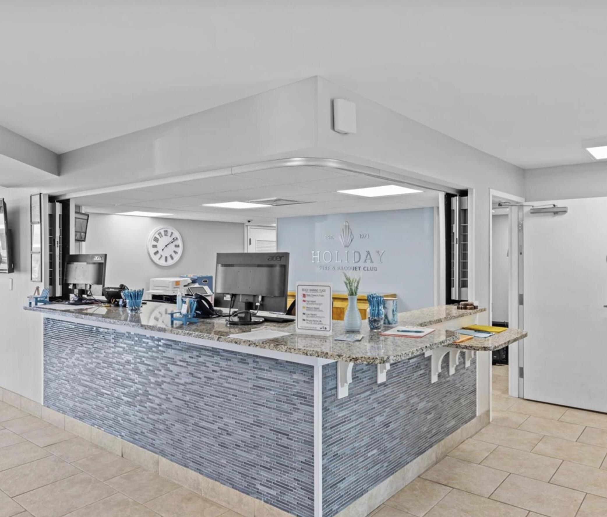 HOLIDAY SURF & RACQUET CLUB - Residential