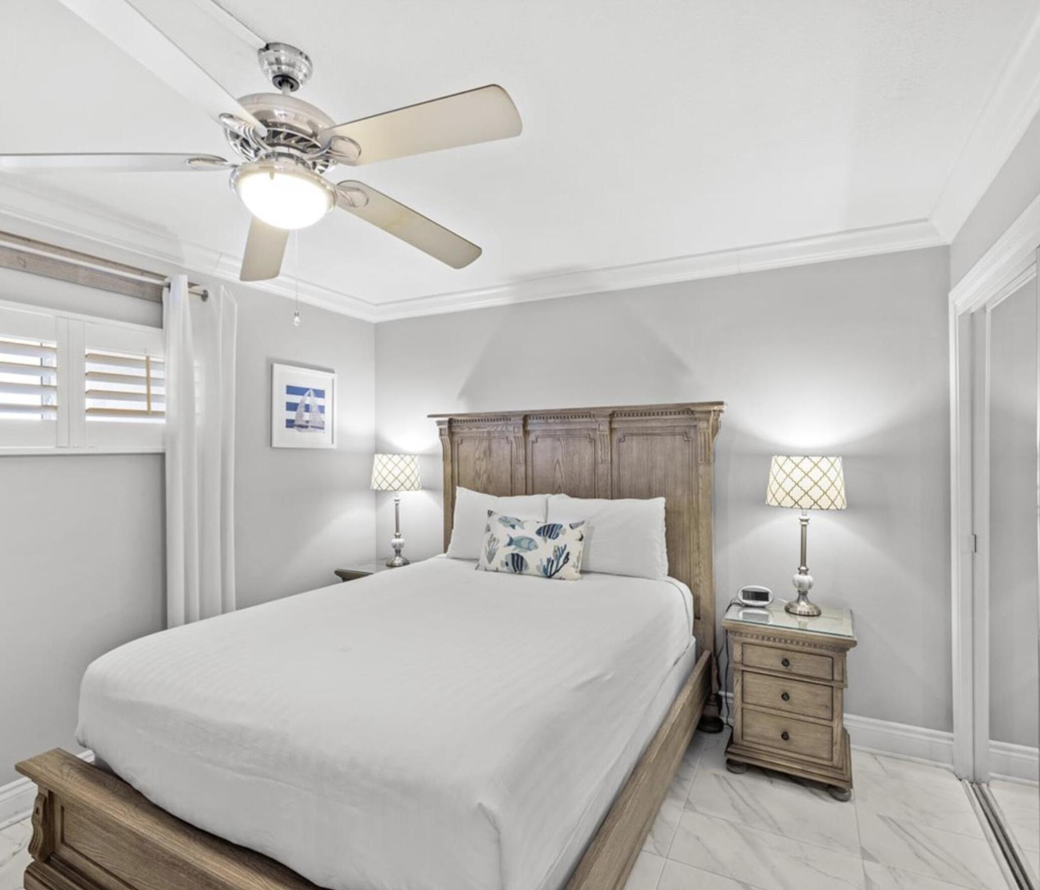 HOLIDAY SURF & RACQUET CLUB - Residential