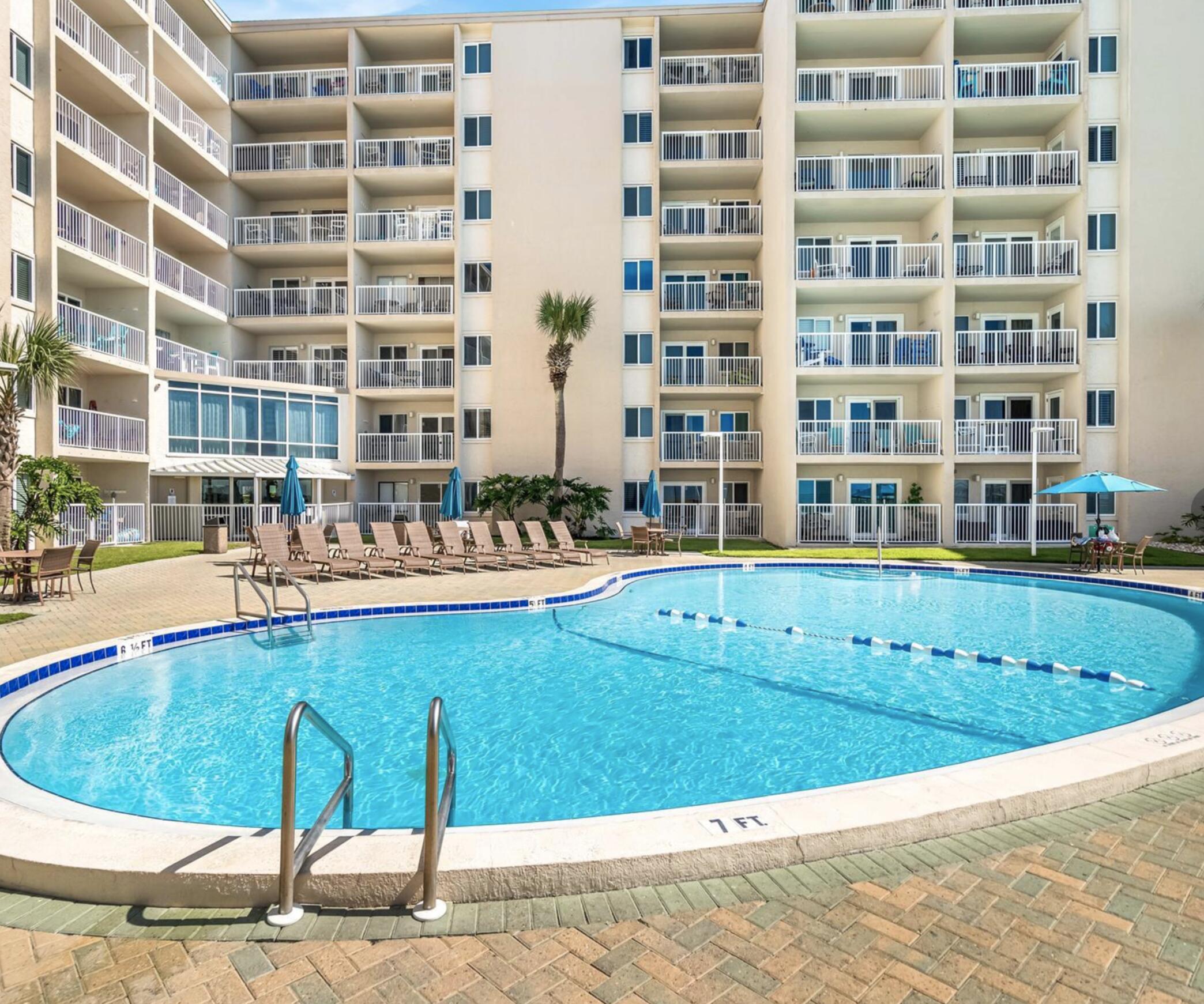 HOLIDAY SURF & RACQUET CLUB - Residential