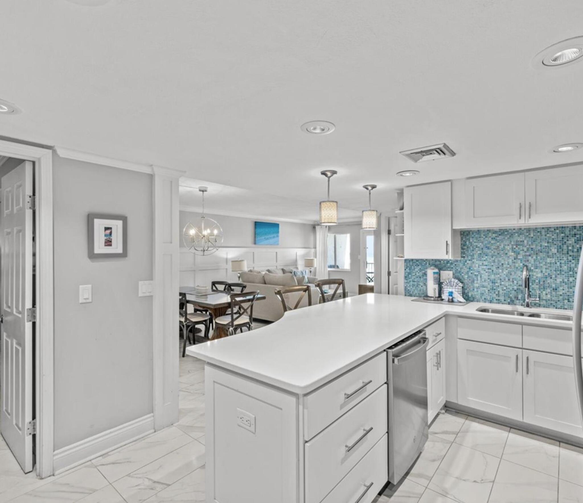 HOLIDAY SURF & RACQUET CLUB - Residential