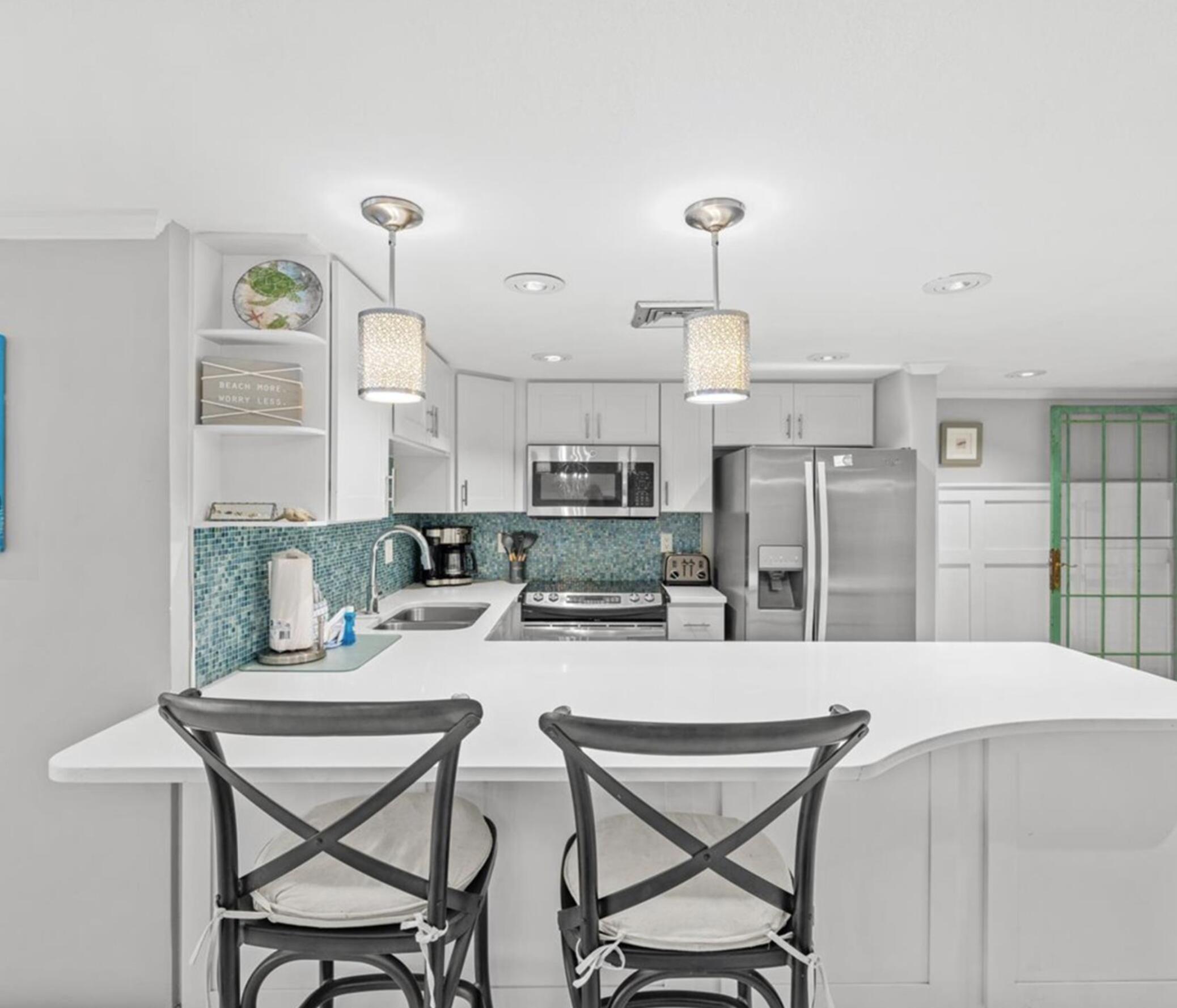 HOLIDAY SURF & RACQUET CLUB - Residential