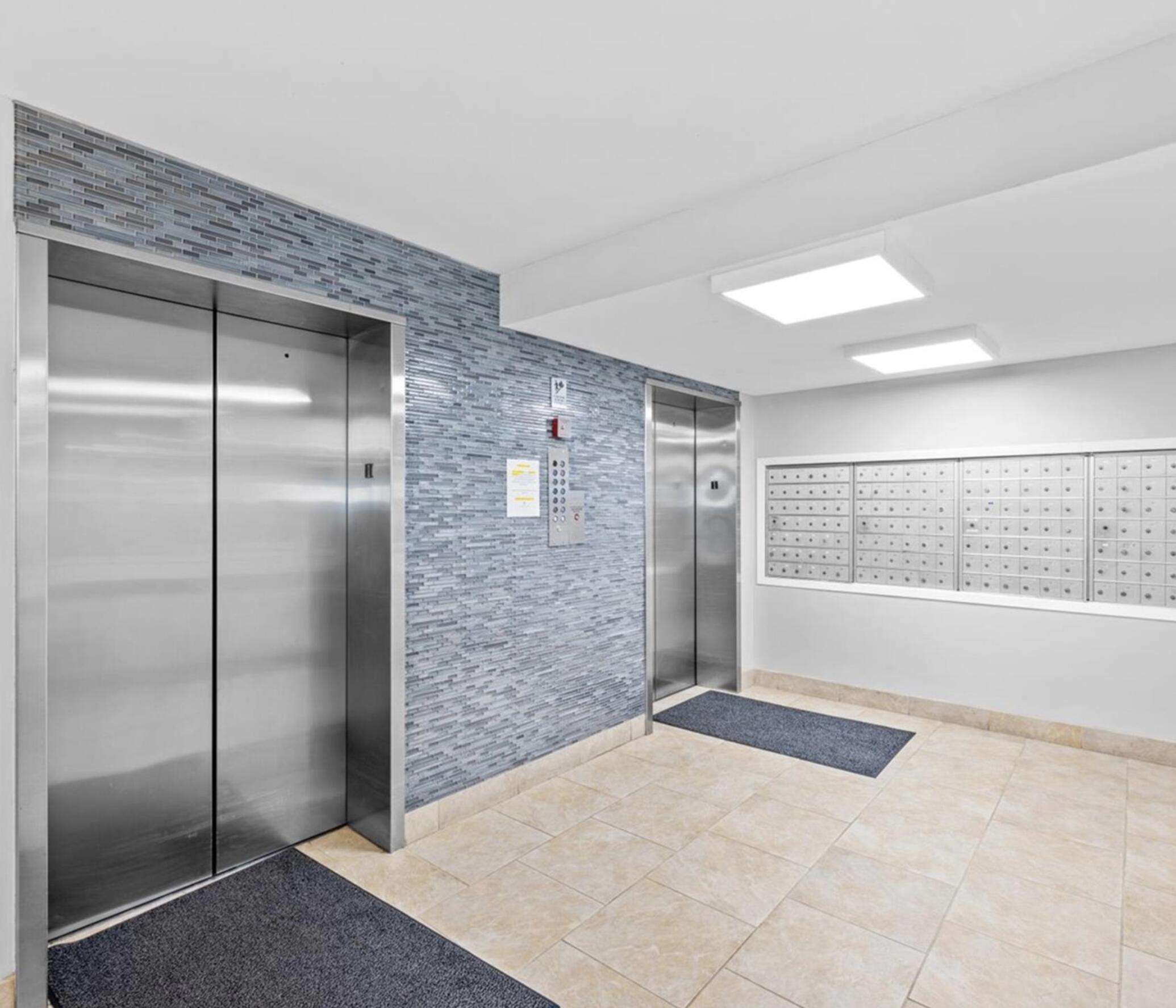 HOLIDAY SURF & RACQUET CLUB - Residential