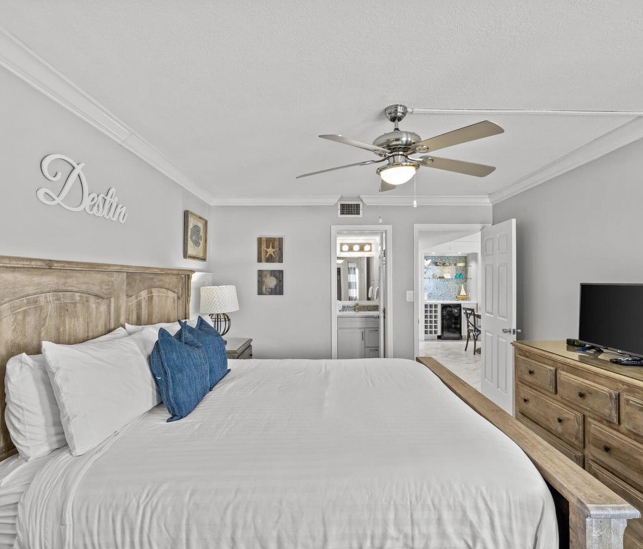 HOLIDAY SURF & RACQUET CLUB - Residential