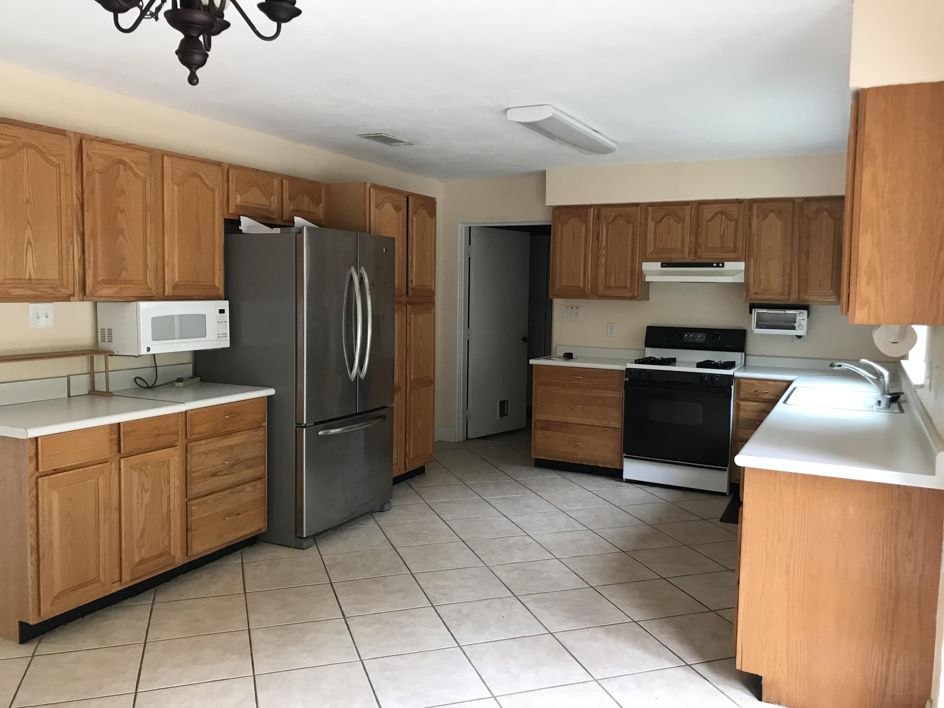 LONGWOOD S/D 1ST ADDN - Residential Lease