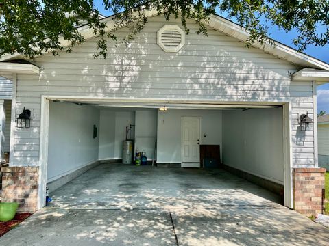 A home in DeFuniak Springs