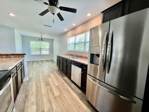 A home in DeFuniak Springs