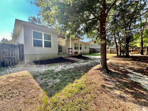 A home in DeFuniak Springs