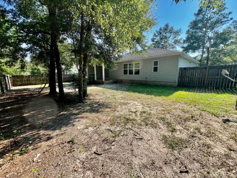 A home in DeFuniak Springs