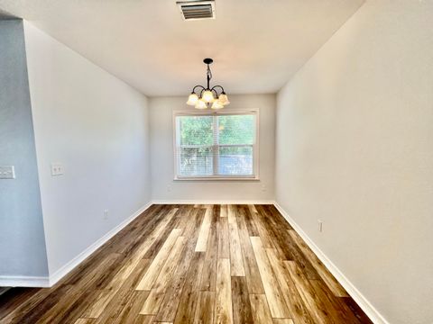 A home in DeFuniak Springs