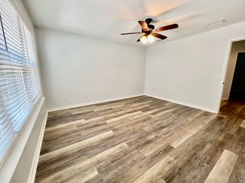 A home in DeFuniak Springs