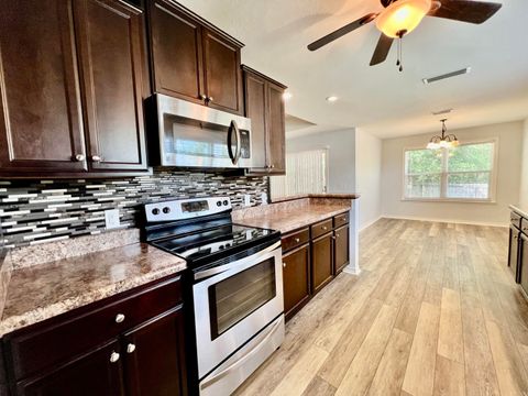 A home in DeFuniak Springs