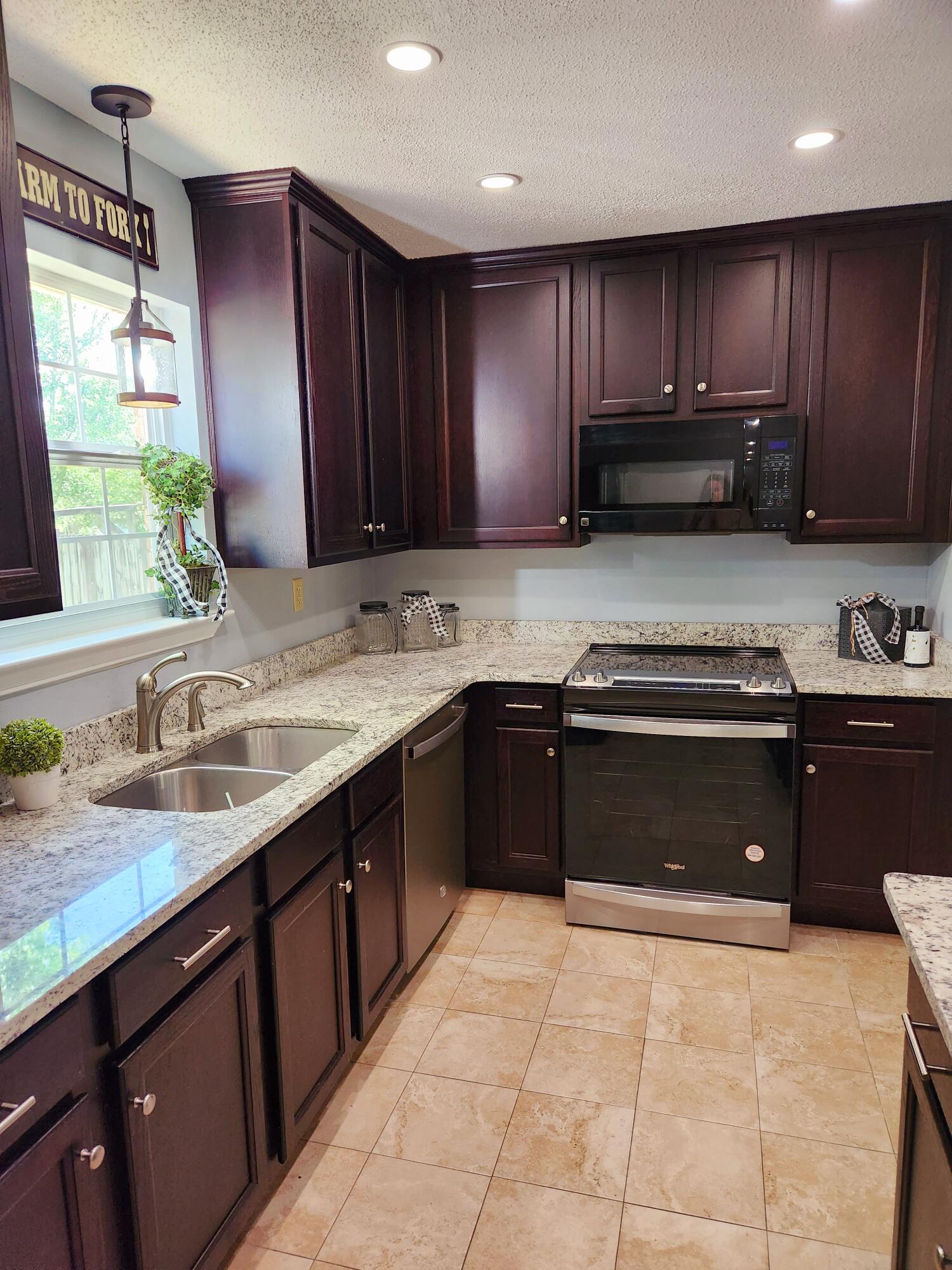 COUNTRYVIEW ESTATES 2ND ADDN - Residential