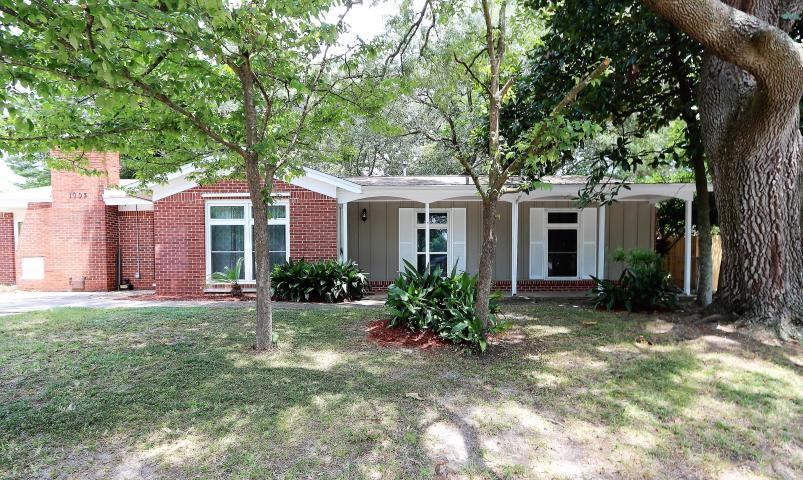 Motivated Sellers! Right in the heart of Niceville and super convenient to just about everything: Schools, shopping, bases and beaches! This 3 bedroom 2 bath home has so much to offer. The home was updated in 2016 with new cabinets, granite and stainless steal appliances. The living room has amazing built-ins and lovely windows filling the space with light. The bonus space has a fireplace that would make an awesome family room but has so many other possibilities. Just off of the bonus space is a LARGE laundry and storage area. The master bedroom is spacious and will easily accommodate a king size bed. The master bath has a large linen closet that could be reconfigured to create a second closet for the master. The large, shaded back yard would make a great place to grill and enjoy nature.