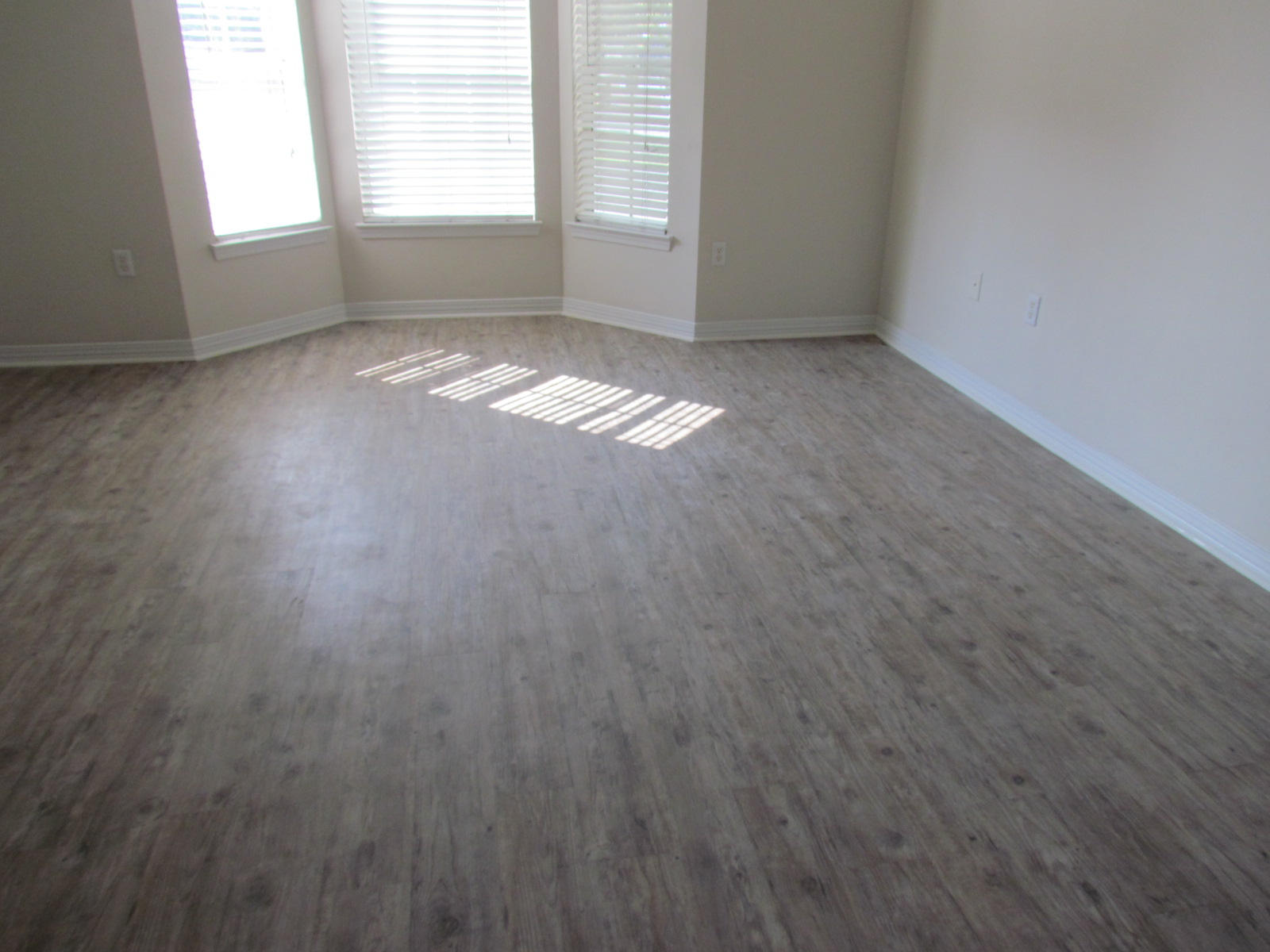 OAKS THE - Residential Lease