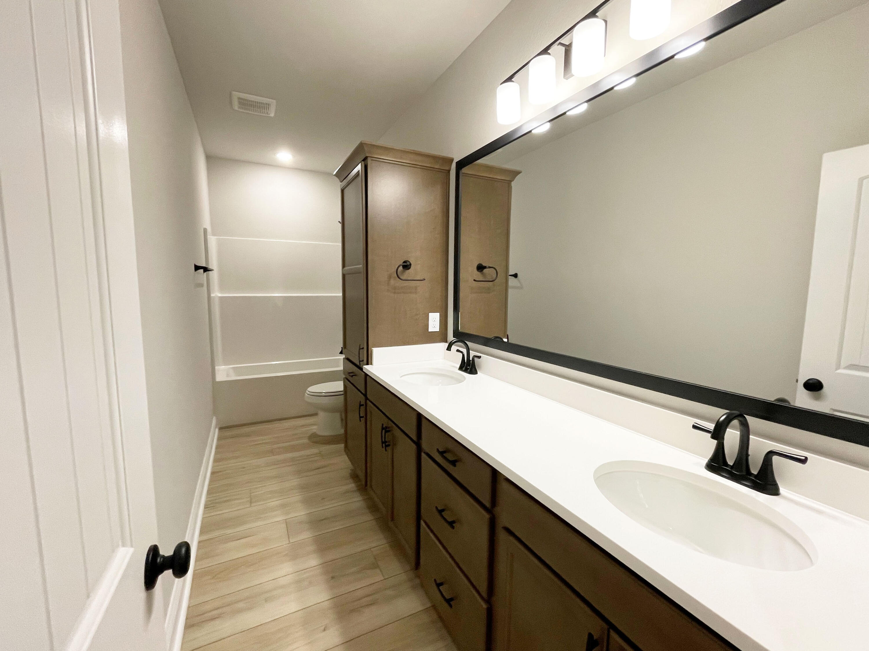YOUNG OAKS - Residential