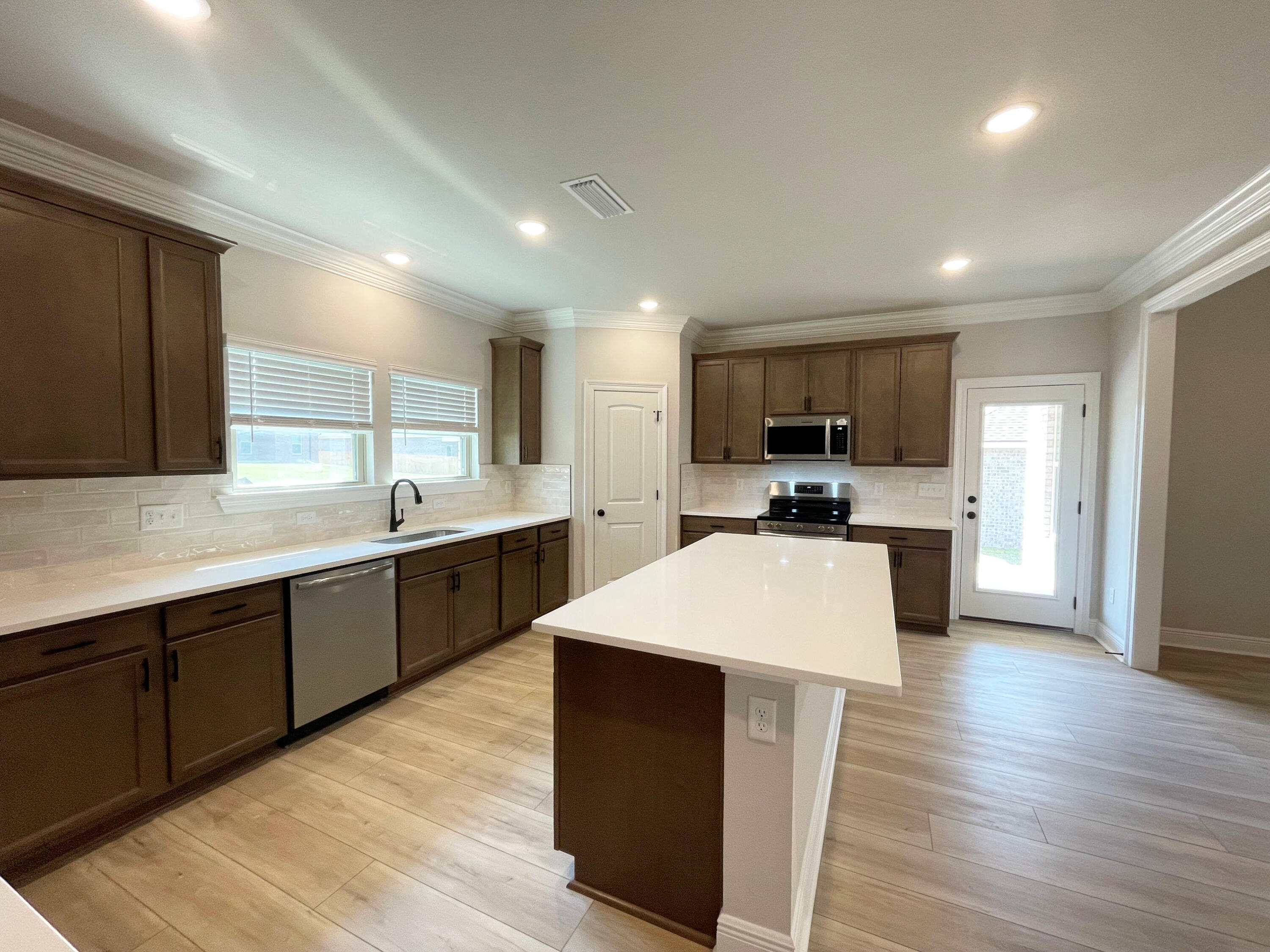YOUNG OAKS - Residential