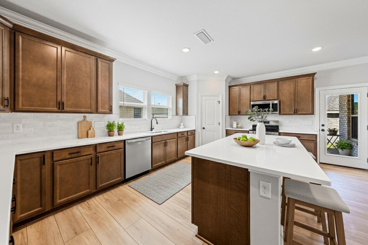 YOUNG OAKS - Residential