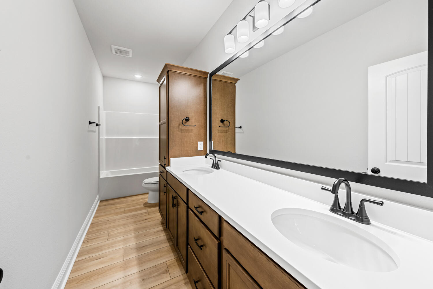 YOUNG OAKS - Residential