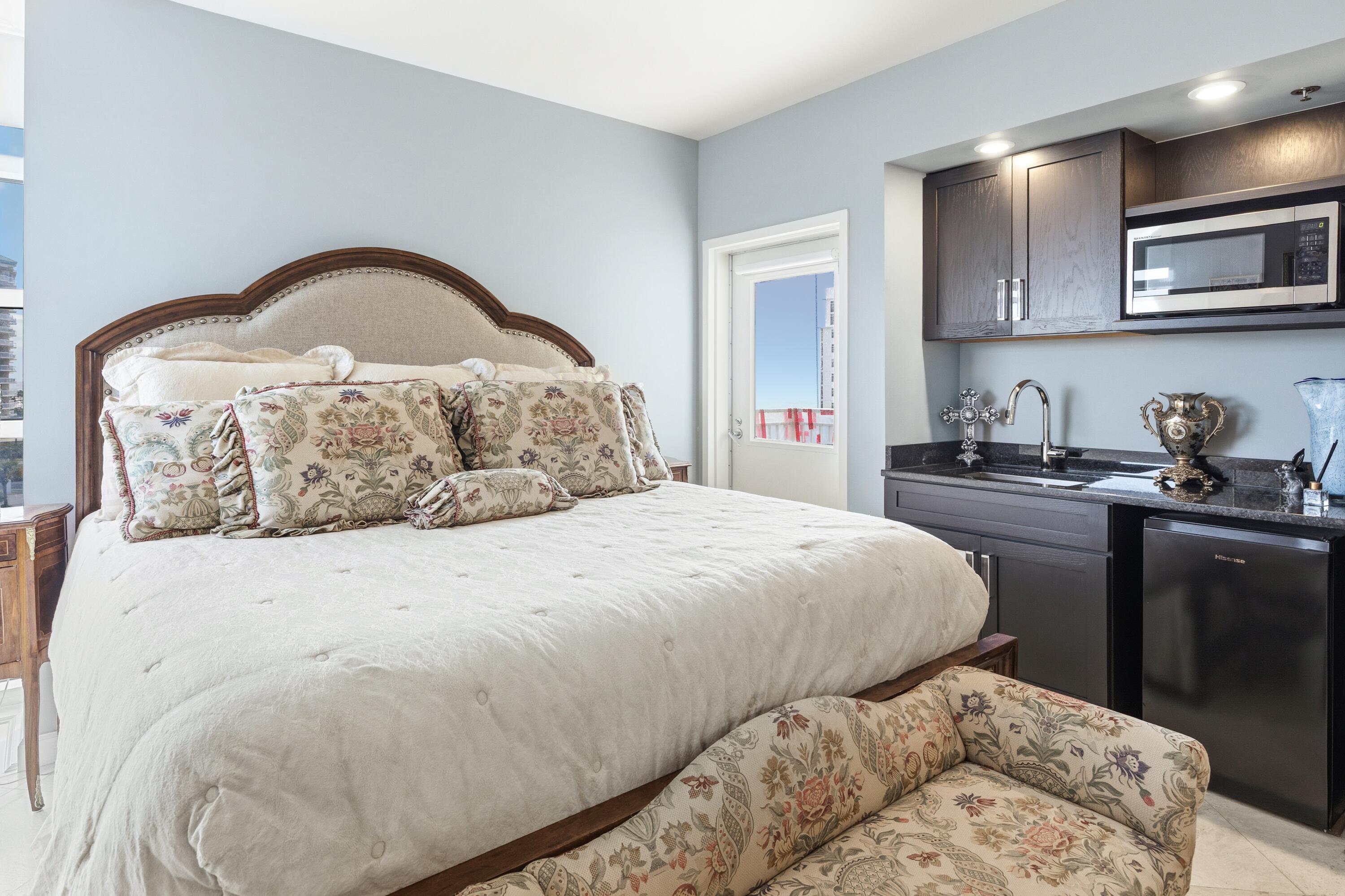 STERLING SHORES CODOMINIUMS - Residential