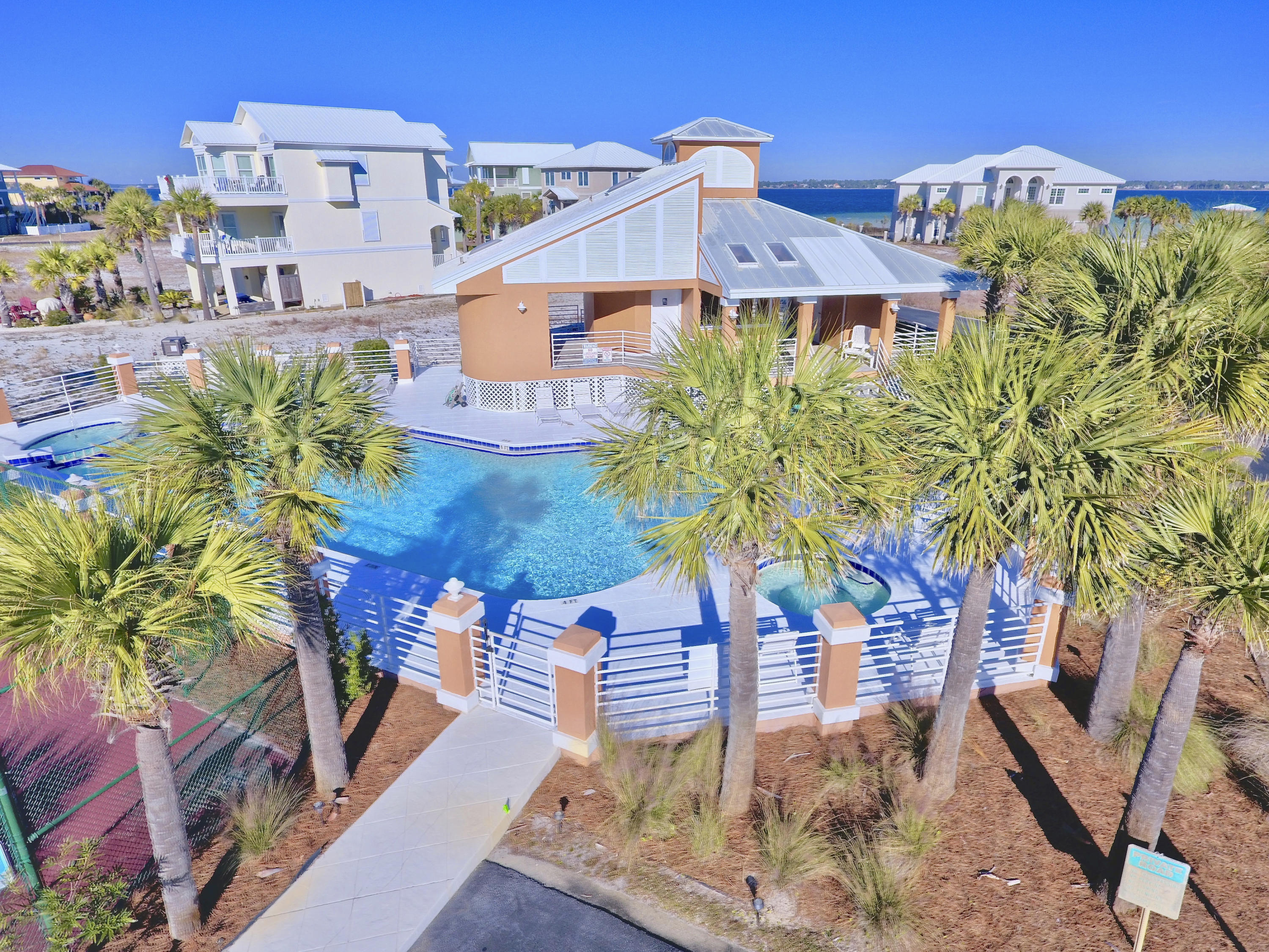 CARIBBEAN ISLES - Land