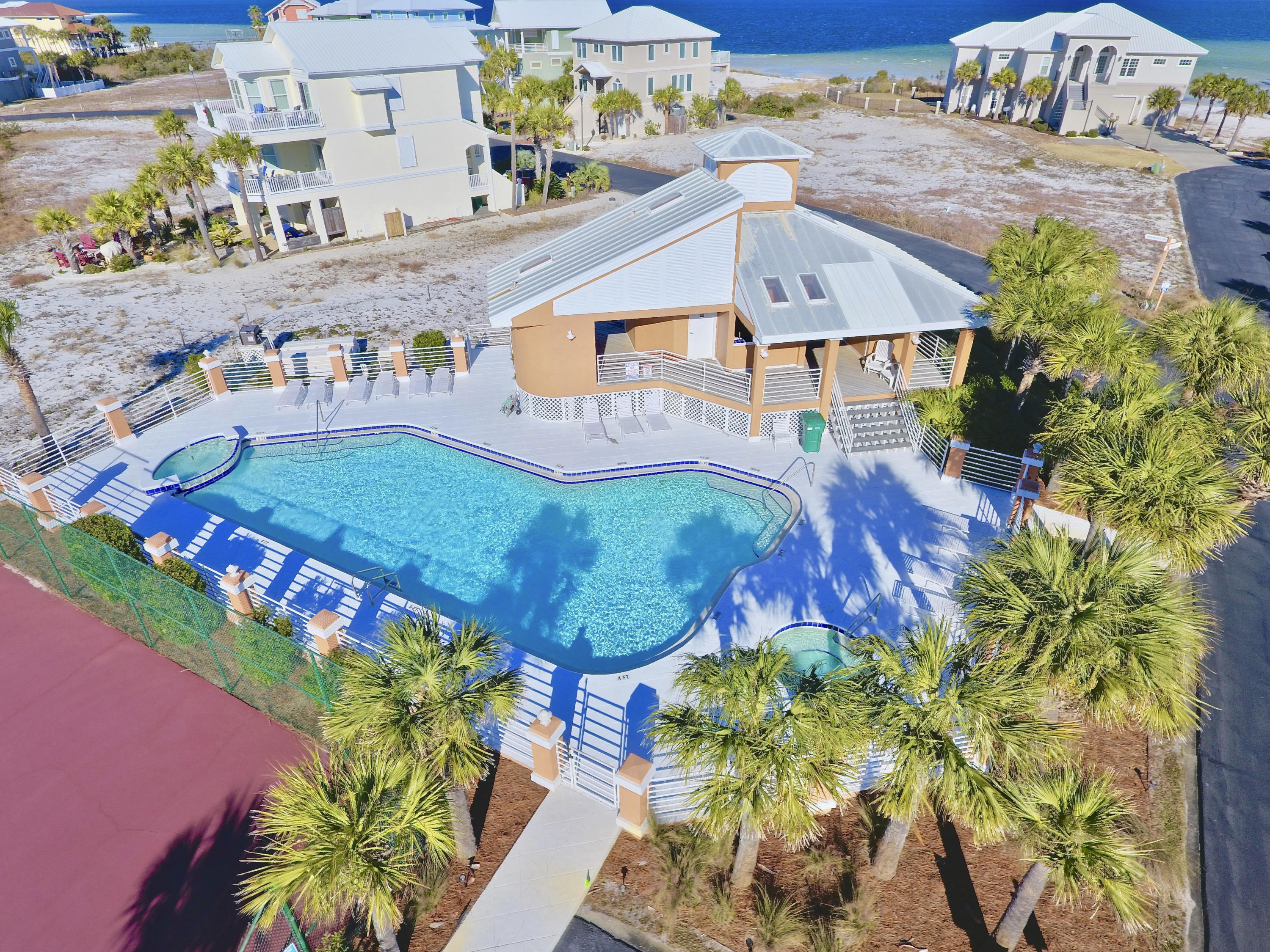 CARIBBEAN ISLES - Land