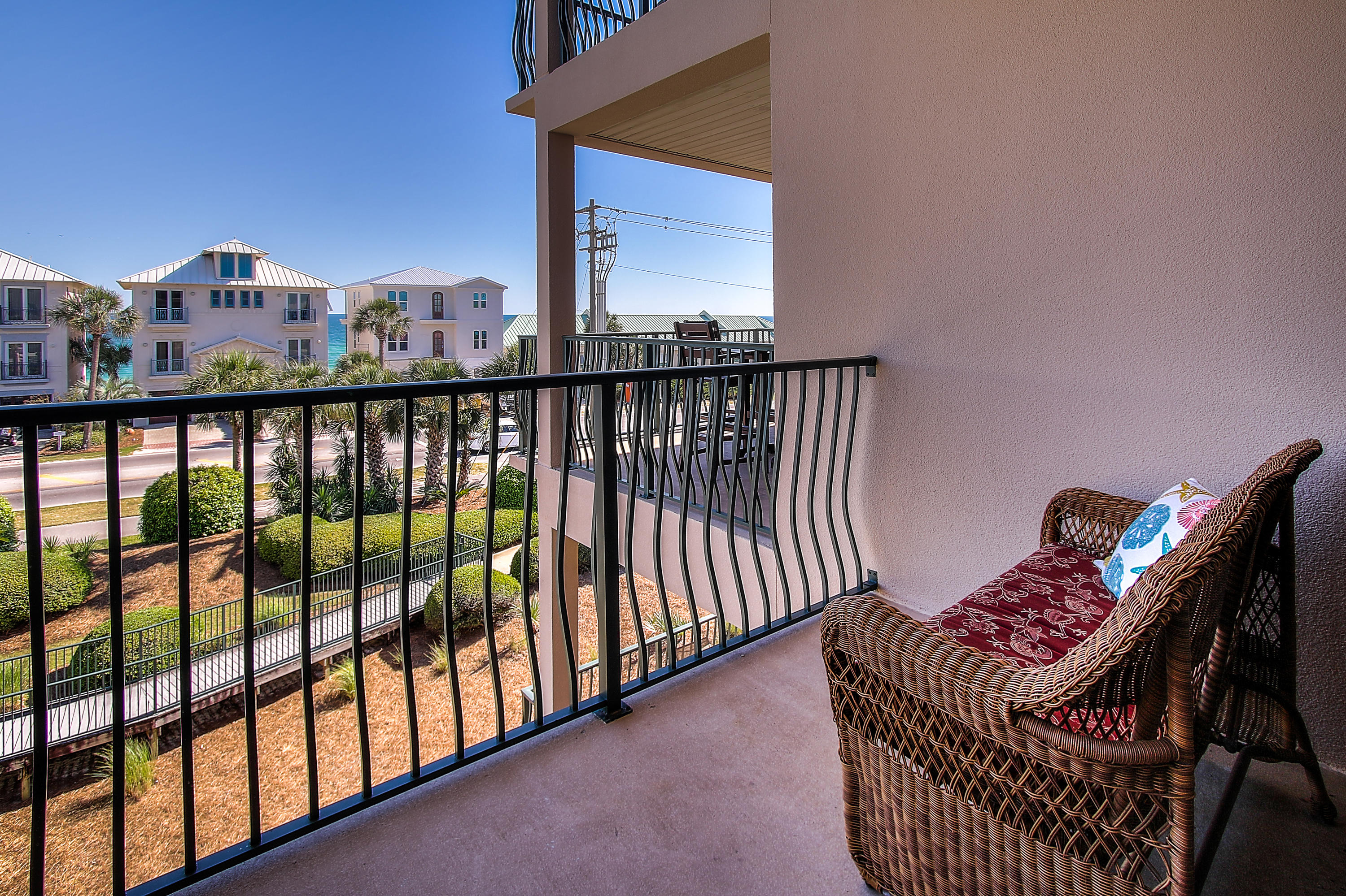 EMERALD WATERS - Residential